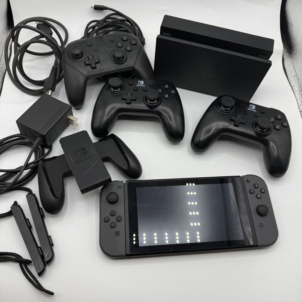 Nintendo Switch Console Bundle Gray 32GB 3 Controllers Games Dock Cables